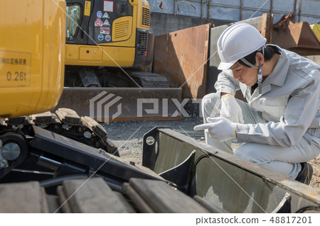 Heavy machine person Japanese 48817201