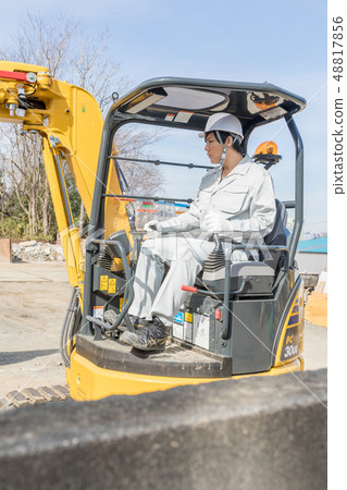 Heavy machine person Japanese 48817856