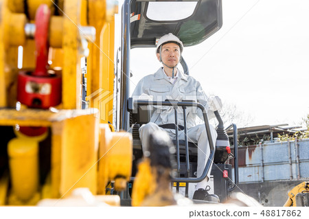 Heavy machine person Japanese 48817862