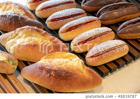 100 yen bread 48819787