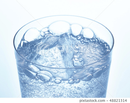 Carbonated water Carbonated water 48821314