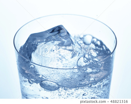 Carbonated water  48821316