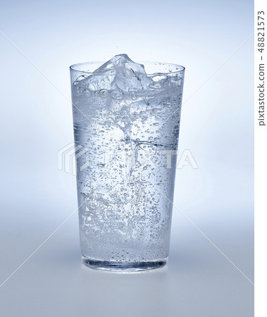 Glass of carbonated water 48821573