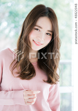 年輕女子髮型圖片 48822048