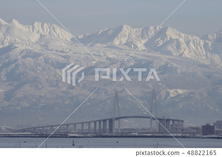 Tateyama Mountain Range and Fushiki Port in winter 48822165