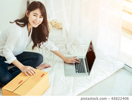 Girl working with online marketing bussiness. Girl working with online marketing bussiness. 48822406