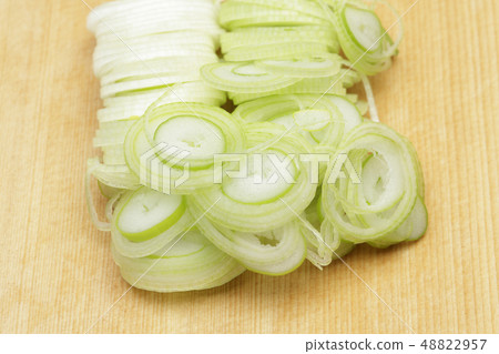 Long onion small cut 48822957