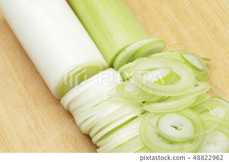 Long onion small cut 48822962