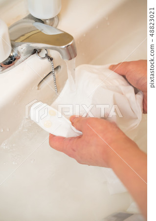Laundry, shirt stain removal 48823021