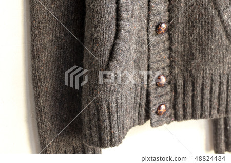 White back dark brown knit cardigan sleeves and hem and pockets and buttons 48824484