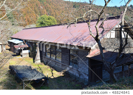 I went to former Uenonomiya Elementary School # 24 I went to former Uenonomiya Elementary School # 24 48824841