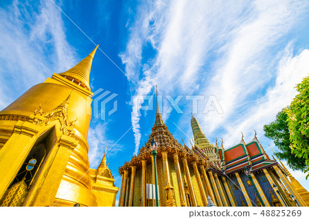 Temple of emerald buddha grand palace Wat Pra Keaw 48825269