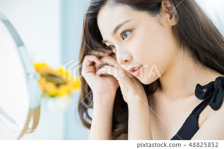Women beauty 48825852