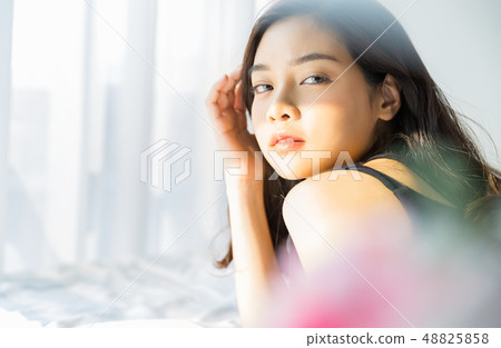 Women beauty 48825858