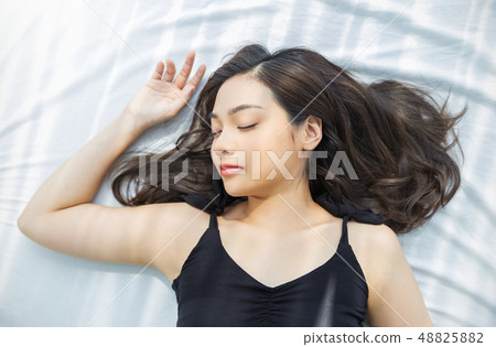 Women beauty 48825882