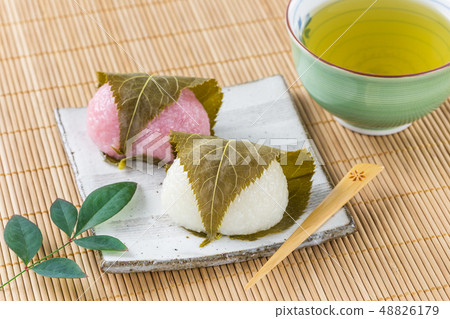 Red and white cherry salmon 48826179