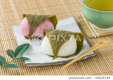 Red and white cherry salmon 48826184