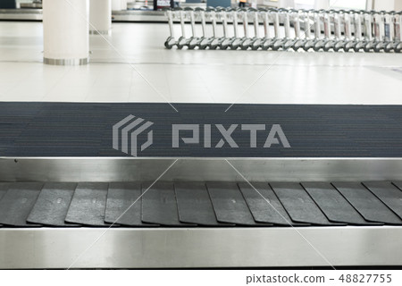 conveyor belt in arrivals lounge of airport 48827755