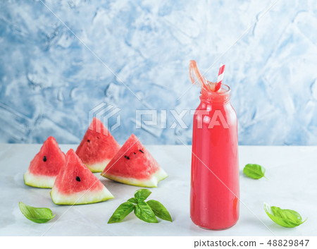 Splashes of watermelon lemonade in mason jar Splashes of watermelon lemonade in mason jar 48829847