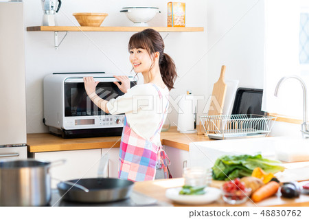 家庭主婦(微波爐) 家庭主婦(微波爐) 48830762