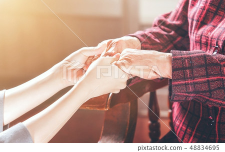 老年人 照顧 孫女 女孩 生活方式 母の日 care old woman healthcare 老年人 照顧 孫女 女孩 生活方式 母の日 care old woman healthcare 48834695