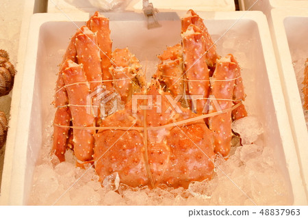 fresh giant crab displays for sale in market fresh giant crab displays for sale in market 48837963