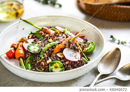 Quinoa with Grilled Baby Carrot and Pea Salad 48840072