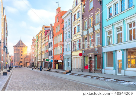 Morning European street of Gdansk near the Stagiewna Gate on Granery Island, Poland Morning European street of Gdansk near the Stagiewna Gate on Granery Island, Poland 48844209