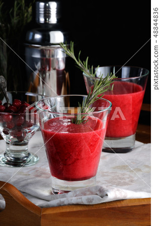 freshly squeezed cranberry smoothie 48844836
