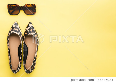 Straw hat, sunglasses and shoes 48846023
