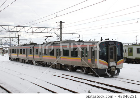 Shinetsu Line E129 Series (Nagaoka ⇔ Niigata) currently in detention on the Niitsu station side line 48846251