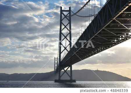 Akashi Kaikyo橋樑的晚上視圖 48848339