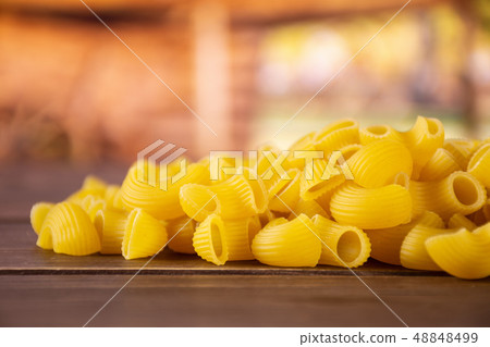Raw pasta pipe rigate with cart 48848499