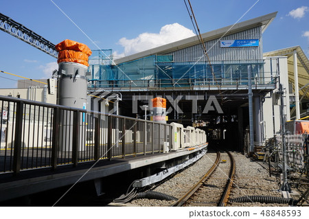 小田急線代代木八幡站軌道和家庭站大樓2019年3月 小田急線代代木八幡站軌道和家庭站大樓2019年3月 48848593