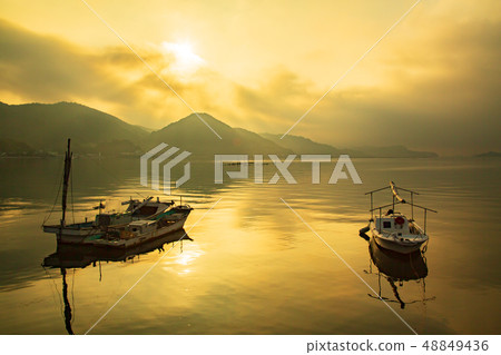 Morning in the Seto Inland Morning in the Seto Inland 48849436