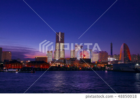 Minato Mirai 21 Christmas Eve lights up 48850018