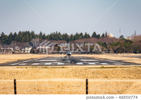 塞斯納起飛 塞斯納起飛 48850774