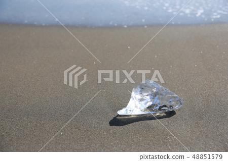 Jewelry ice (daytime photography · C / 2-1) 48851579