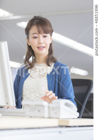 business woman, businesswoman, phone 48851996