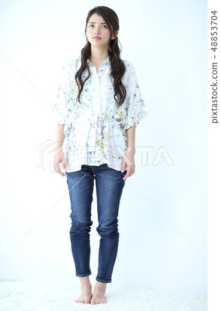 Young lady whole body 48853704