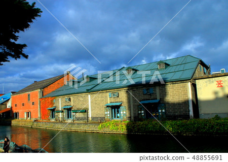 Otaru canal autumn scenery 48855691