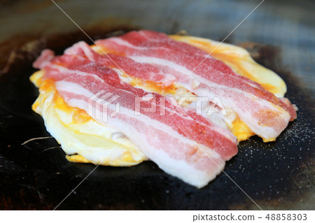 Osaka specialty squid grilled with pork 48858303