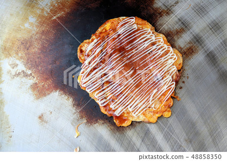 Osaka specialty squid grilled with sauce mayo 48858350