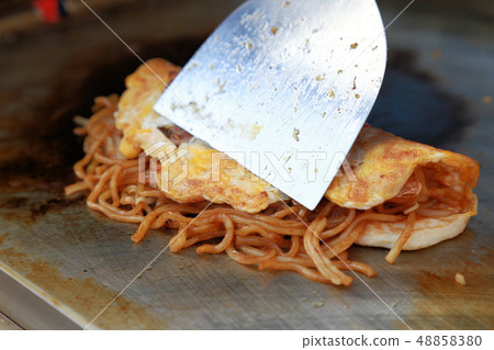 Osaka specialty squid grilled with chow mein 48858380