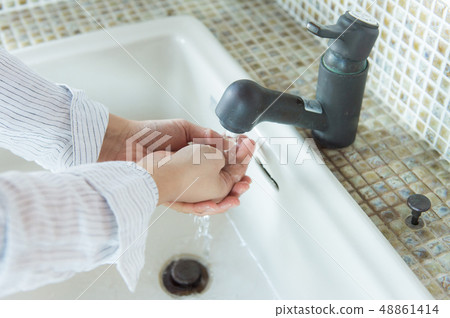 家庭主婦洗手 48861414