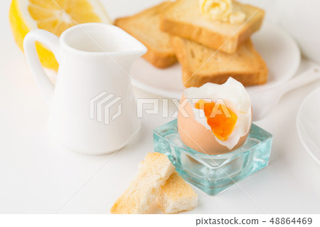 Fresh delicious breakfast 48864469