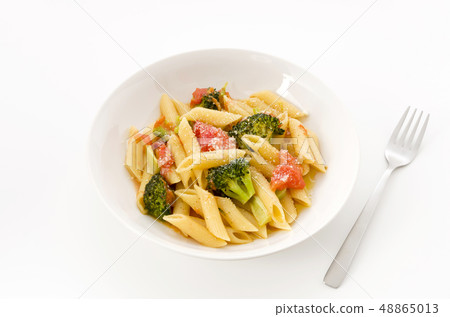 西紅柿和西蘭花通心粉 48865013