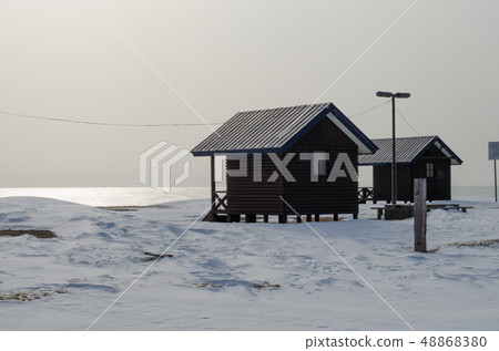 Winter bungalow Winter bungalow 48868380
