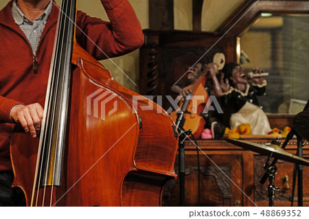 Base play Base play 48869352