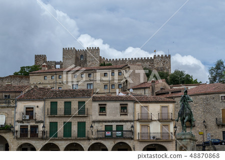 Main square of Trujillo and statue of Pizarro Main square of Trujillo and statue of Pizarro 48870868